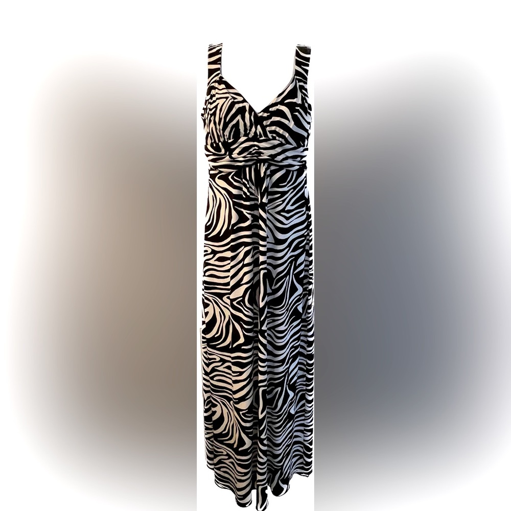 Black & White 🦓  Zebra print maxi dress by EnFocus